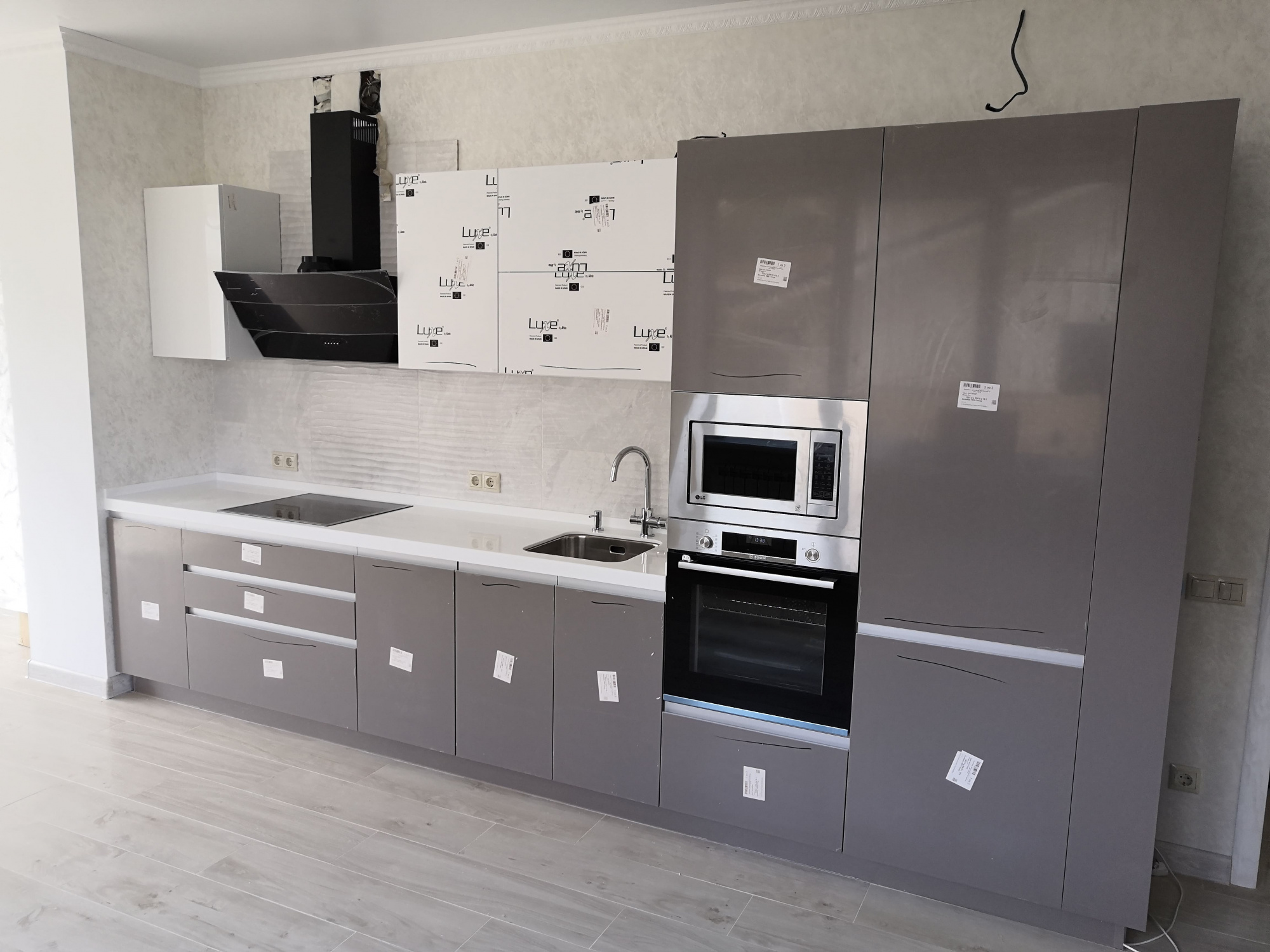 P001 Perna White