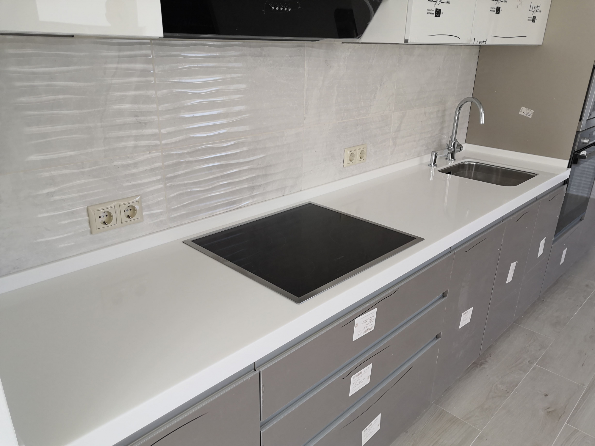 P001 Perna White